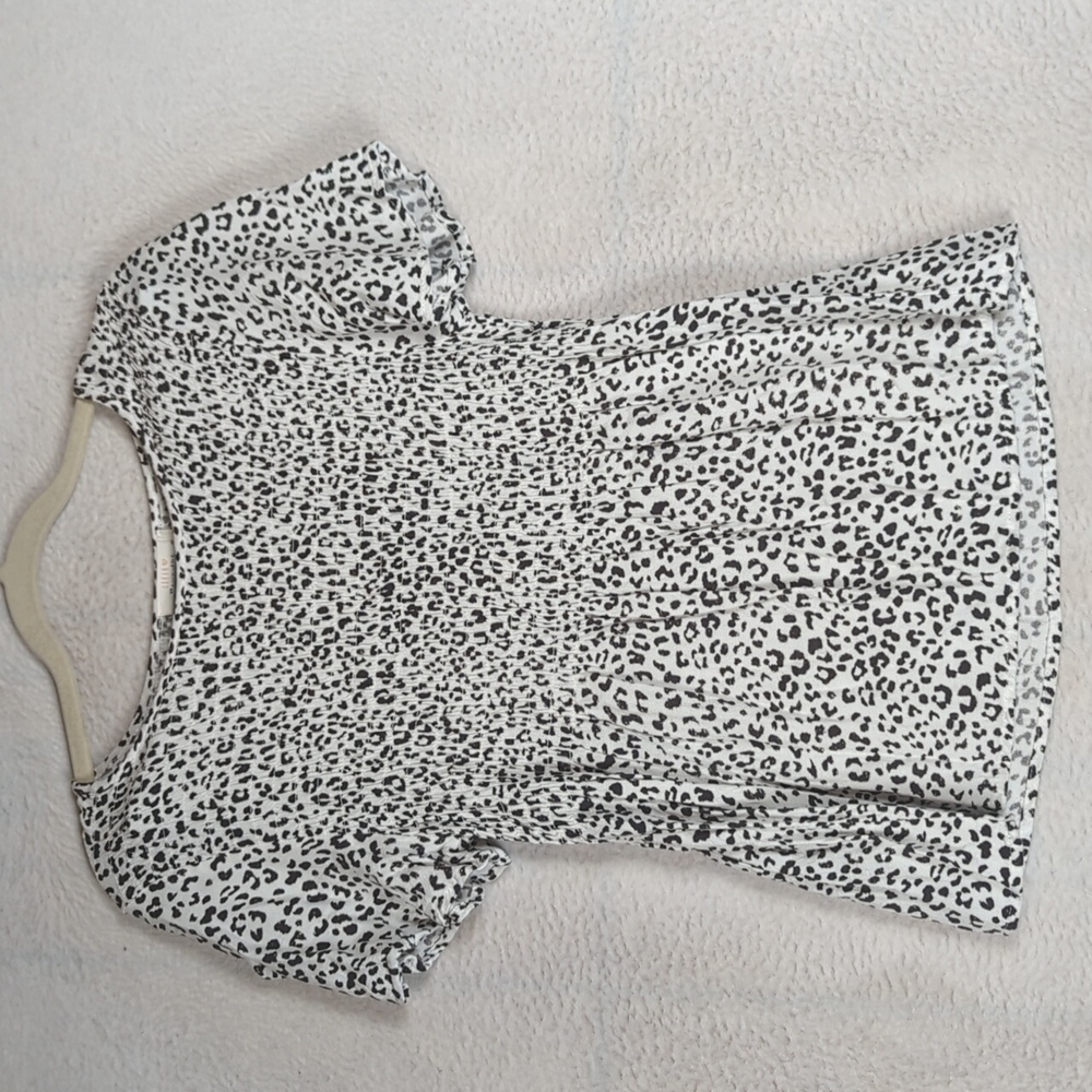 Urban Romantics Junior's Leopard Print Smocked Short Sleeve Shirt Size S